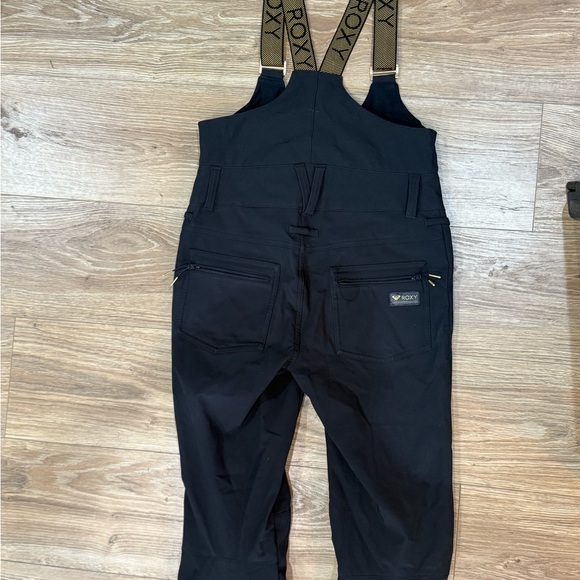 Roxy ski bib overalls with Gold Accents - Picture 10 of 13